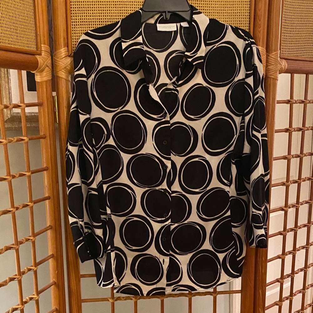 New York & Company Monochrome Swirl Top
